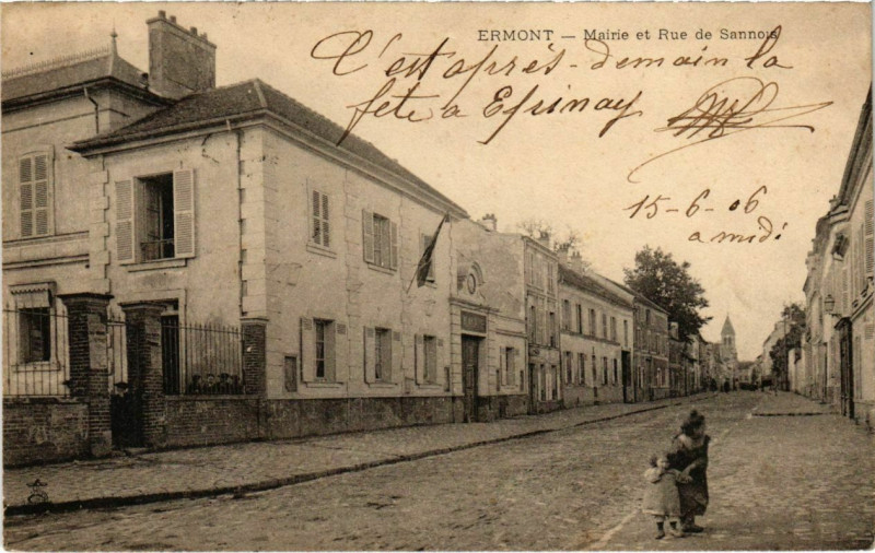 Carte postale ancienne Ermont - Mairie et Rue de Sannois à Ermont