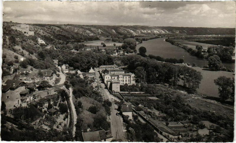 Carte postale ancienne La Roche-Guyon - Route de Gasny et l'Hopital à La Roche-Guyon