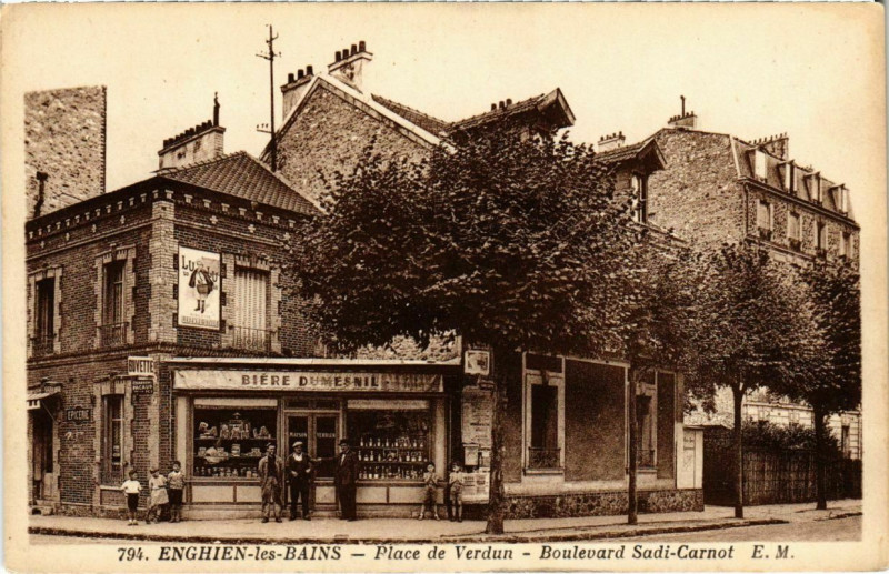 Carte postale ancienne Enghien-les-Bains - Place de Verdun à Enghien-les-Bains