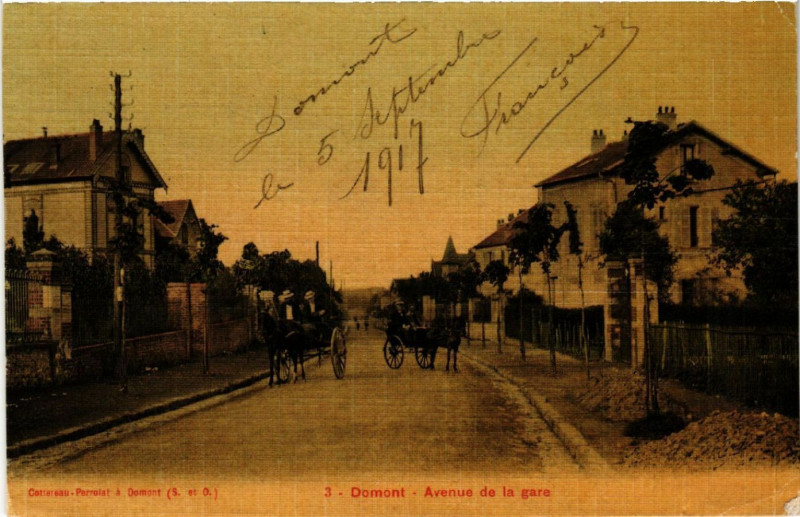 Carte postale ancienne Domont - Avenue de la gare à Domont