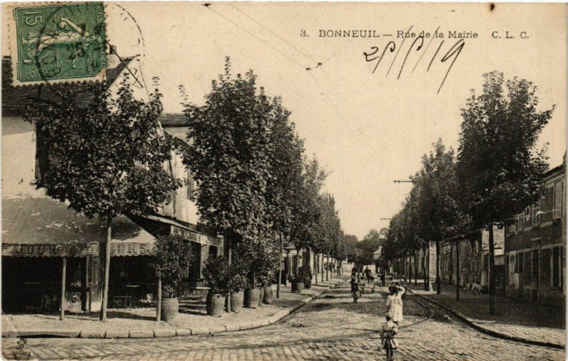 Carte postale ancienne Bonneuil - Rue de la Mairie