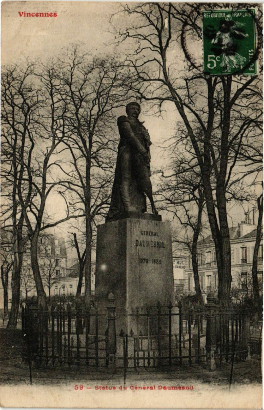 Carte postale ancienne Vincennes - Statue du Général Daumesnil