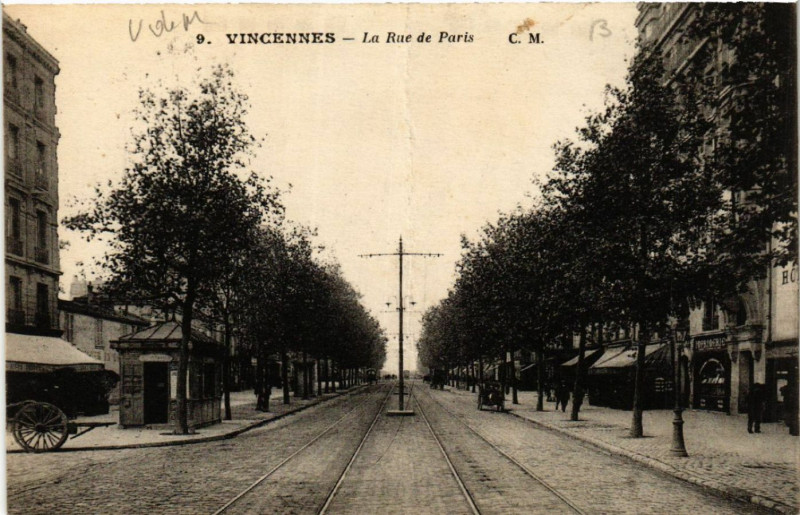 Carte postale ancienne Vincennes - La Rue de Paris
