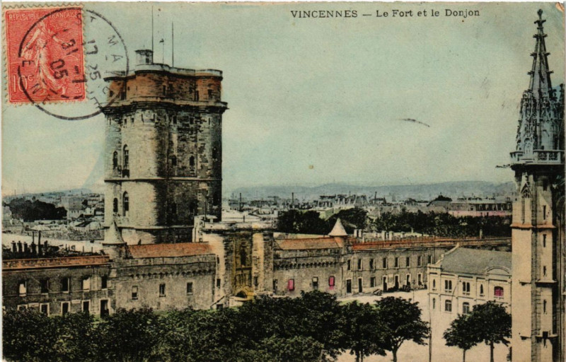 Carte postale ancienne Vincennes - Le Fort et le Donjon