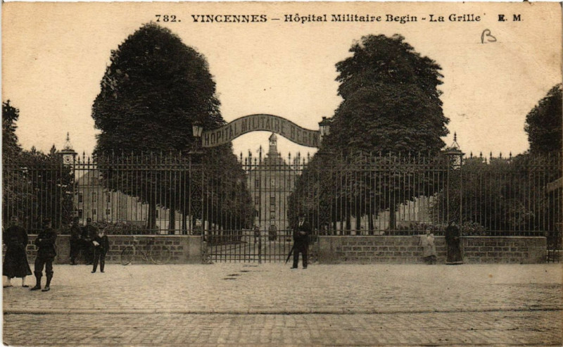 Carte postale ancienne Vincennes - Hopital Militaire Begin - La Grille