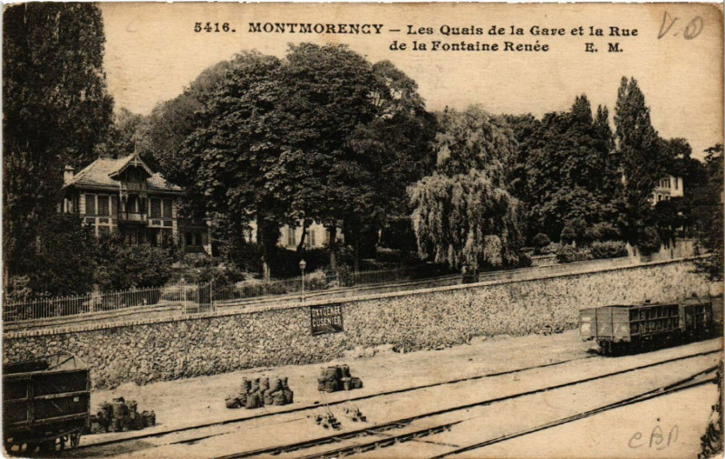 Carte postale ancienne Montmorency - Les Quais de la Gare et la Rue de la Fontaine Renée à Montmorency