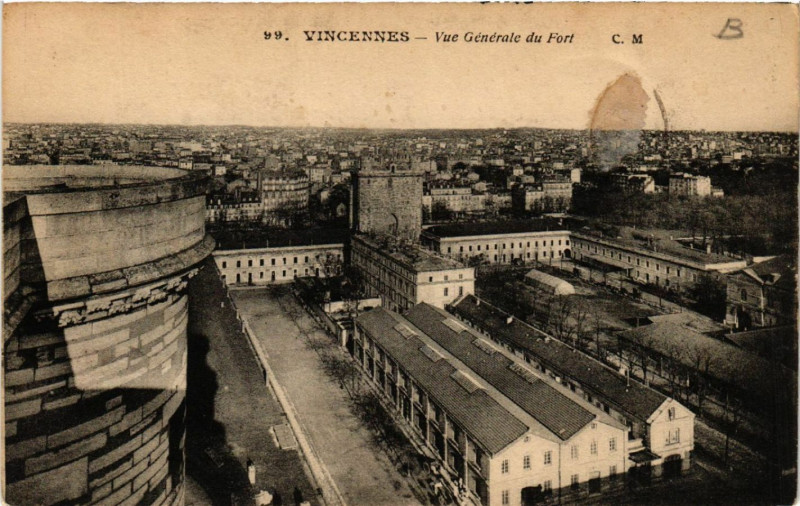 Carte postale ancienne Vincennes - Vue Générale du Port