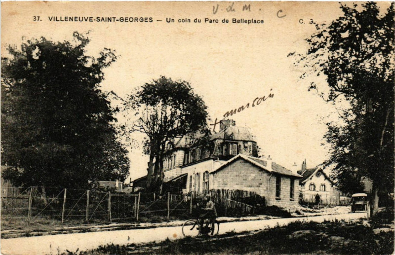 Carte postale ancienne Un coin du Parc de Belleplace à Villeneuve-Saint-Georges