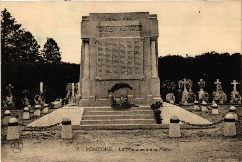 Carte postale ancienne Pontoise - Le Monument aux Morts à Pontoise