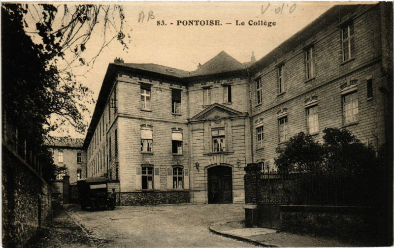 Carte postale ancienne Pontoise - Le Collége à Pontoise