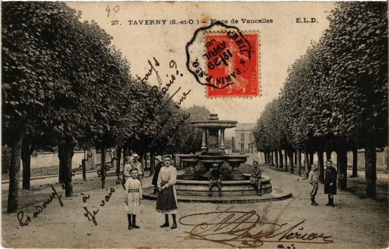 Carte postale ancienne Taverny (S.-et-O.) - Place de Vaucelles à Taverny