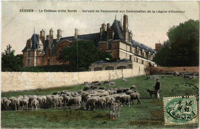Carte postale ancienne Ecouen - Le Cháteau (coté Nord) - Servant de Pensionnat aux... à Écouen