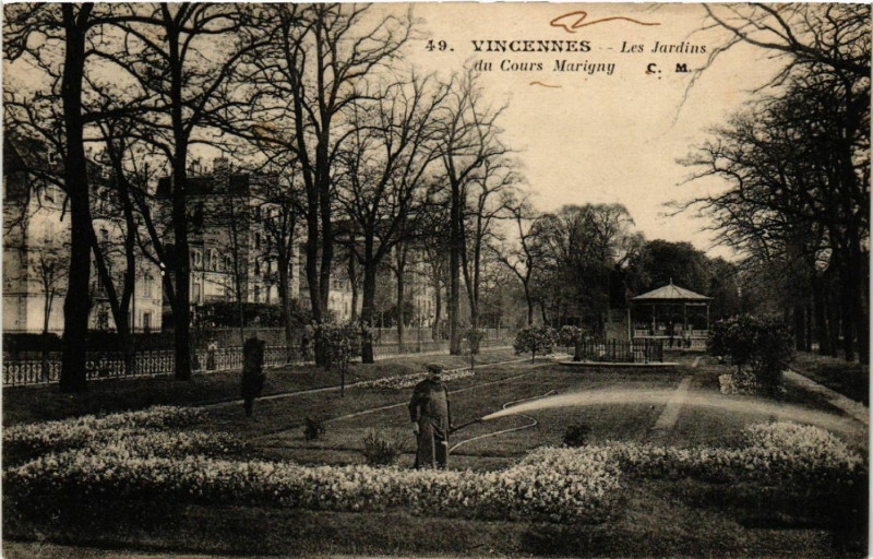Carte postale ancienne Vincennes - Les Jardins du Cours Marigny