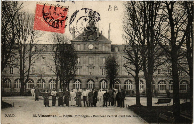Carte postale ancienne Vincennes - Hopital Mme Bégin - Bátiment Central (coté intérieur)