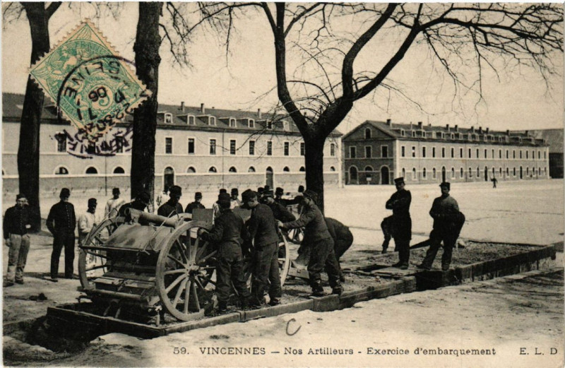 Carte postale ancienne Vincennes  - Nos Artilleurs -Exercise d'embarquement