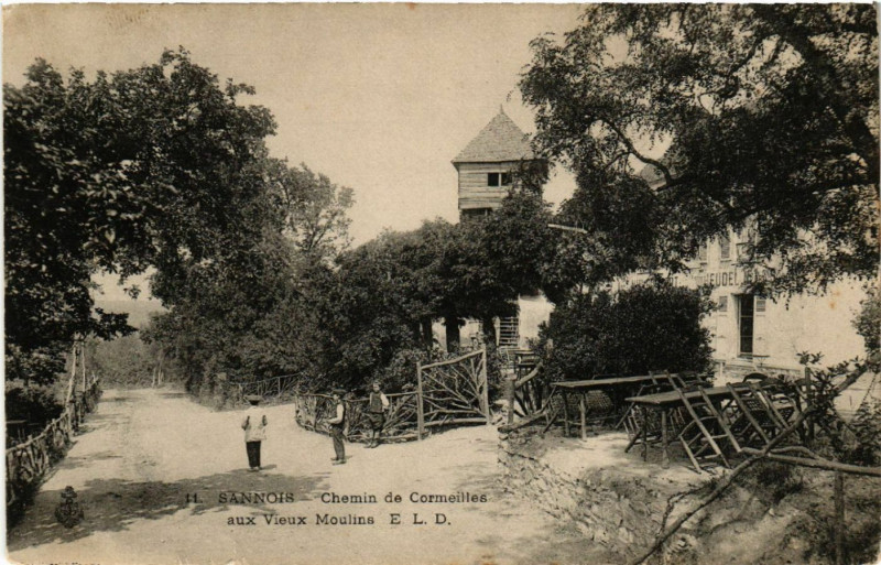 Carte postale ancienne Sannois - Chemin de Cormellies aux Vieux Moulins E.L.D. à Sannois