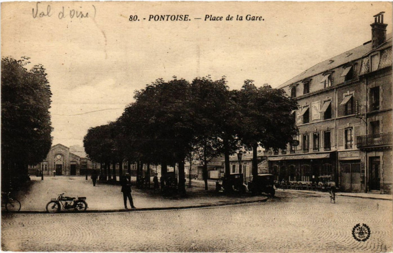 Carte postale ancienne Pontoise - Place de la Gare à Pontoise