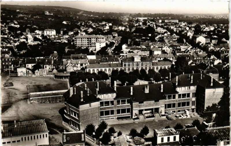 Carte postale ancienne Sannois - La Groupe Scolaire à Sannois