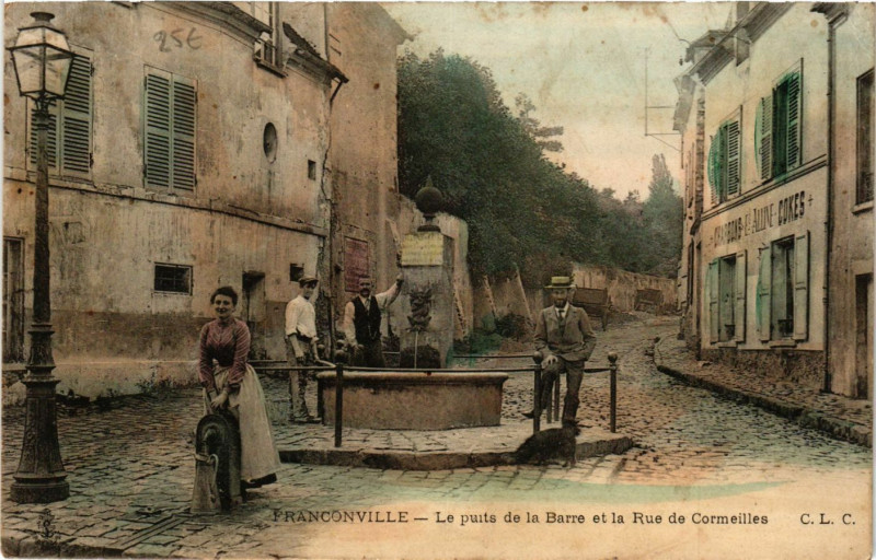 Carte postale ancienne Franconville - Le puits de la Barre et la Rue de Cormeilles à Franconville