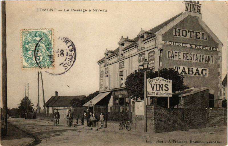 Carte postale ancienne Domont - La Passage a Niveau à Domont