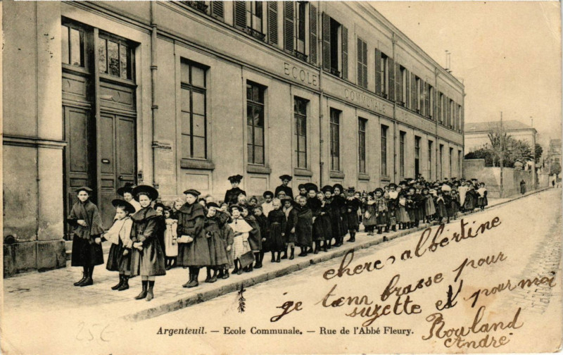 Carte postale ancienne Argenteuil - Ecole Communale - Rue de l'Abbé Fleury à Argenteuil