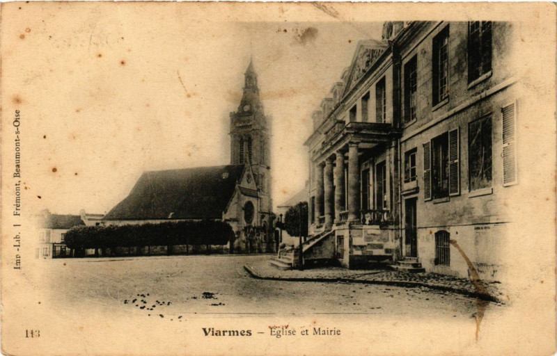 Carte postale ancienne Viarmes - Eglise et Mairie à Viarmes