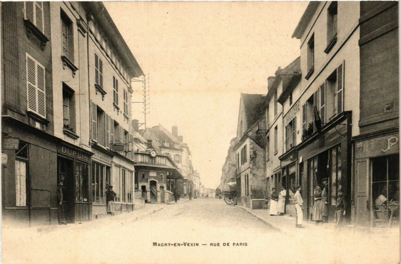 Carte postale ancienne Magny-en-Vexin - Rue de Paris à Magny-en-Vexin