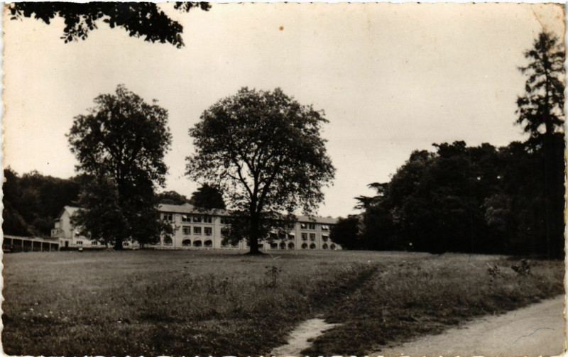Carte postale ancienne Saint-Martin-du-Tertre - Le Sanatorium à Saint-Martin-du-Tertre