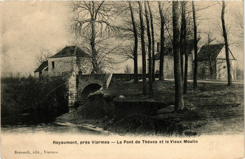Carte postale ancienne Royaumont, prés Viarmes - Le Pont de Théves et le Vieux Moulin à Viarmes