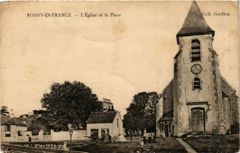 Carte postale ancienne Roissy-en-France - L'Eglise et la Place à Roissy-en-France