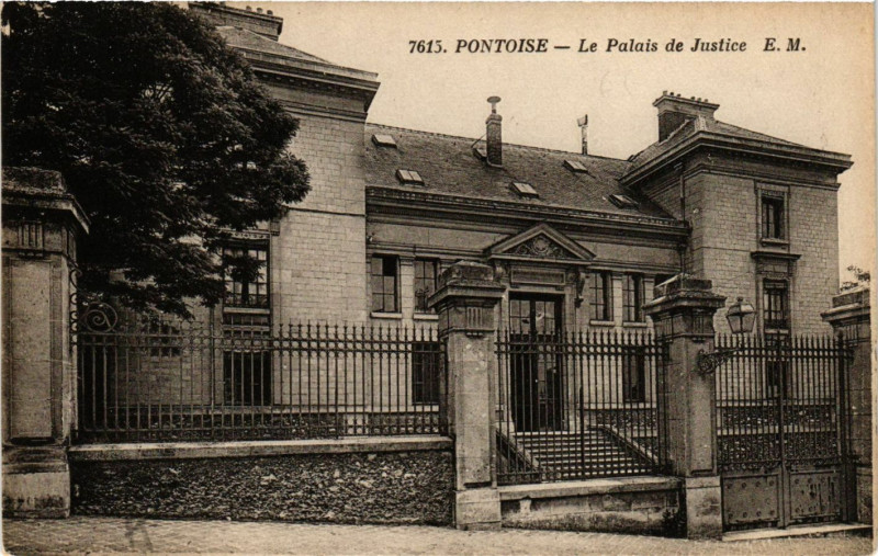 Carte postale ancienne Pontoise - Le Palais de Justice à Pontoise