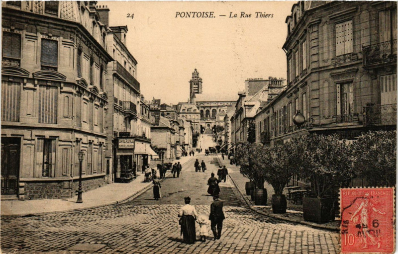 Carte postale ancienne Pontoise - La Rue Thiers à Pontoise