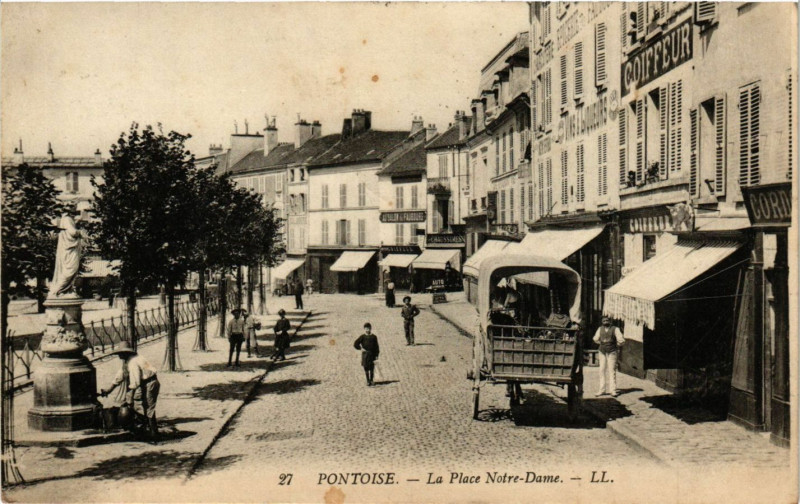 Carte postale ancienne Pontoise - La Place Notre-Dame à Pontoise