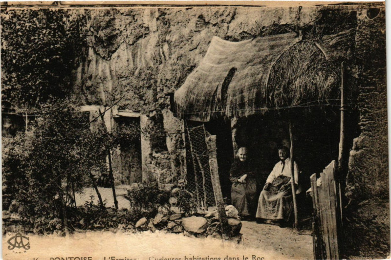 Carte postale ancienne Pontoise - L'Ermitage - Curieuses Habitants dans le Roc à Pontoise