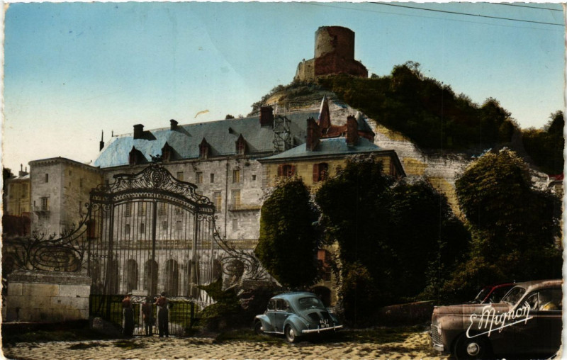 Carte postale ancienne La Roche-Guyon - La Chateau à La Roche-Guyon