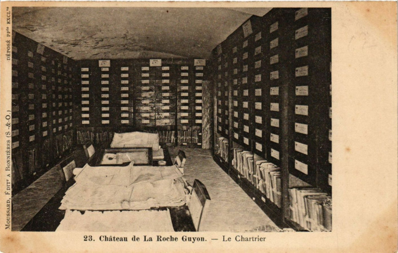 Carte postale ancienne La Roche-Guyon - Chateau - Le Chartier à La Roche-Guyon