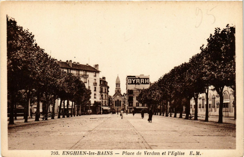 Carte postale ancienne Enghien-les-Bains - Place de Verdun et l'Eglise à Enghien-les-Bains