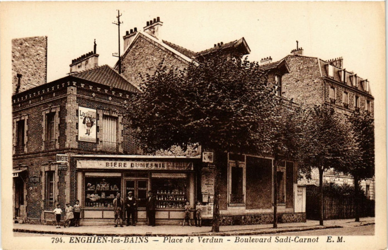 Carte postale ancienne Enghien-les-Bains - Place de Verdun à Enghien-les-Bains