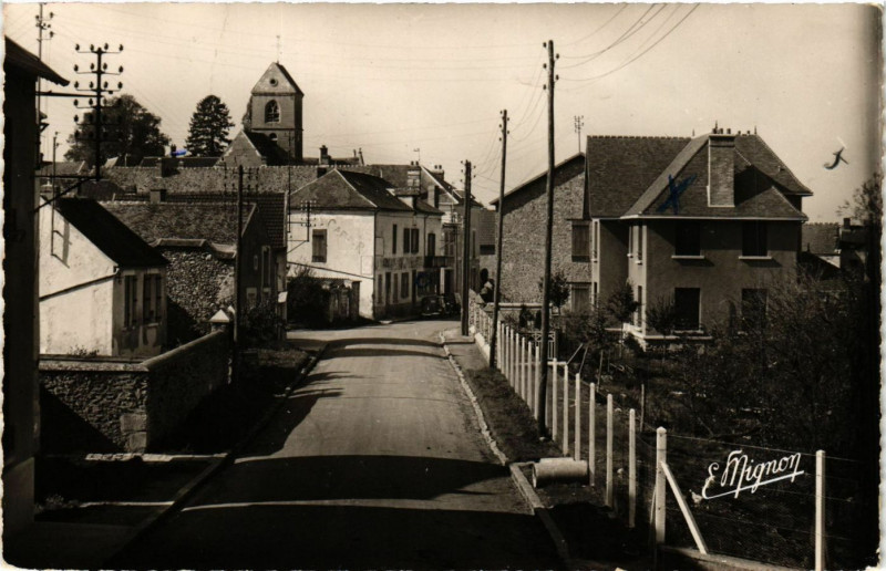 Carte postale ancienne Bazemont - Grande Rue