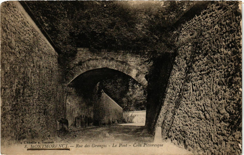 Carte postale ancienne Montmorency - Rue des Granges - Le Pont à Montmorency