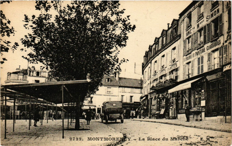 Carte postale ancienne Montmorency - La Place du Marché à Montmorency