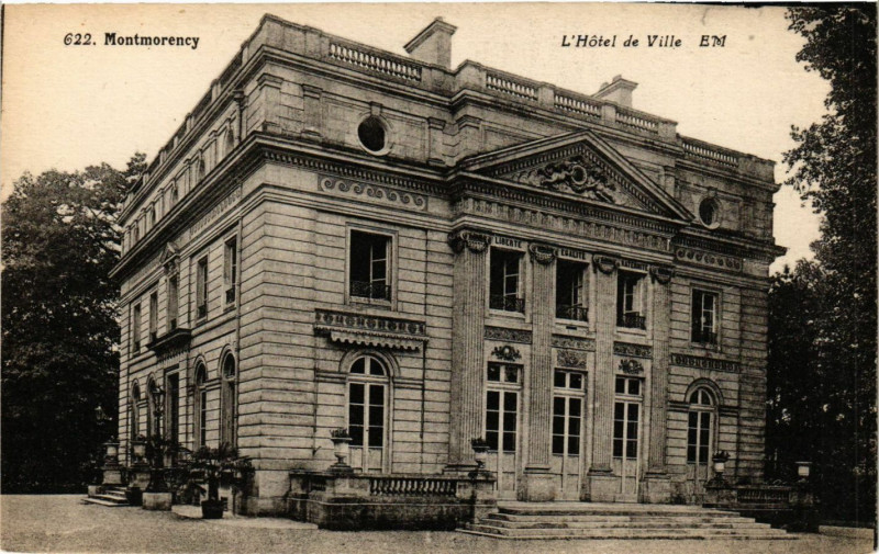 Carte postale ancienne Montmorency - L'Hotel de Ville à Montmorency