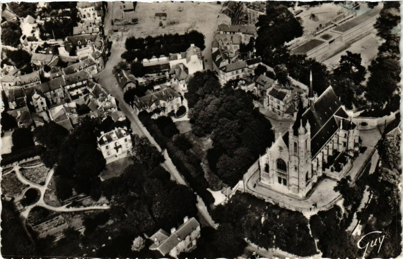 Carte postale ancienne Montmorency - En Avion sur Montmorency - L'Eglise à Montmorency