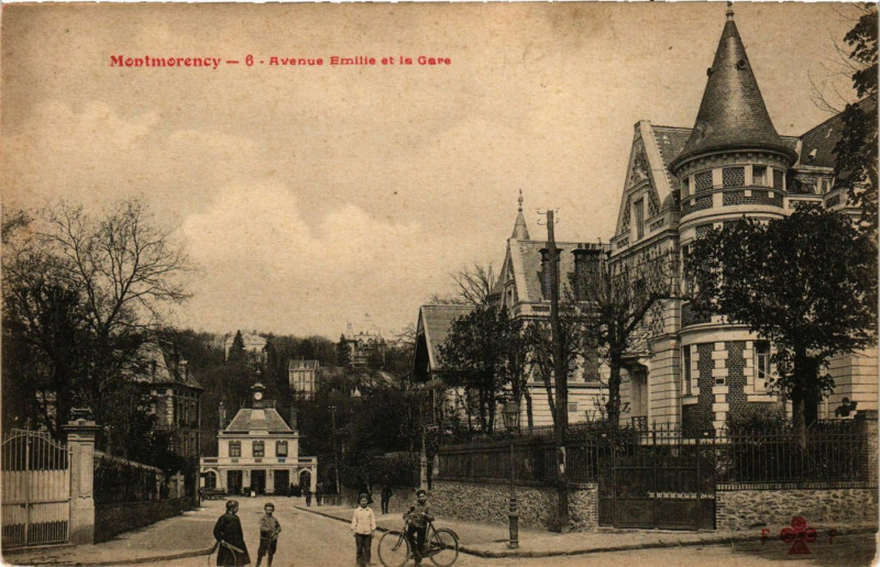 Carte postale ancienne Montmorency - Avenue Emilie et la Gare à Montmorency