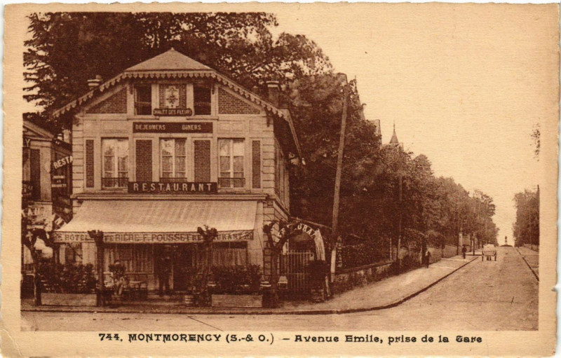 Carte postale ancienne Montmorency - Avenue Emile, prise de la Gare à Montmorency