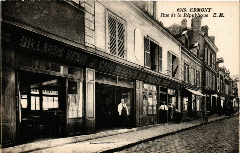 Carte postale ancienne Ermont - Rue de la Republique à Ermont