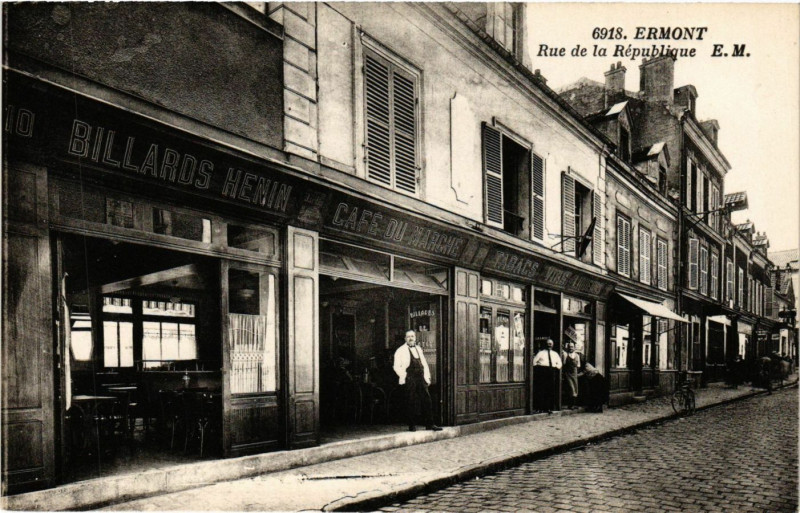 Carte postale ancienne Ermont - Rue de la Republique à Ermont