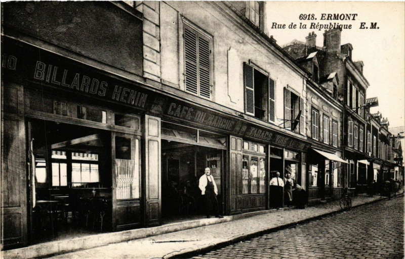 Carte postale ancienne Ermont - Rue de la Republique à Ermont