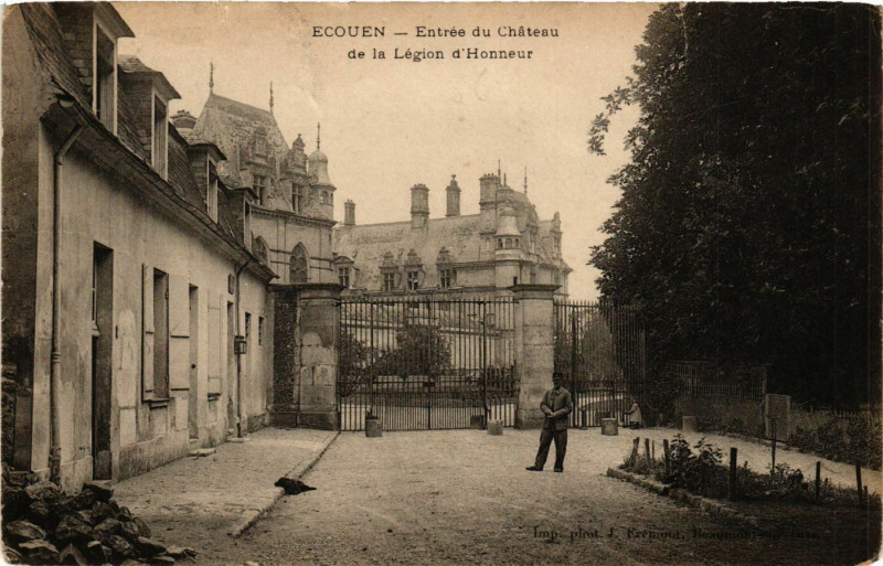 Carte postale ancienne Ecouen - Ecouen - Entrée du Chateau à Écouen