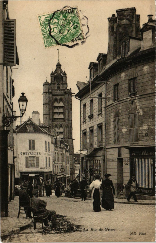 Carte postale ancienne Pontoise - La Rue de Gisors à Pontoise